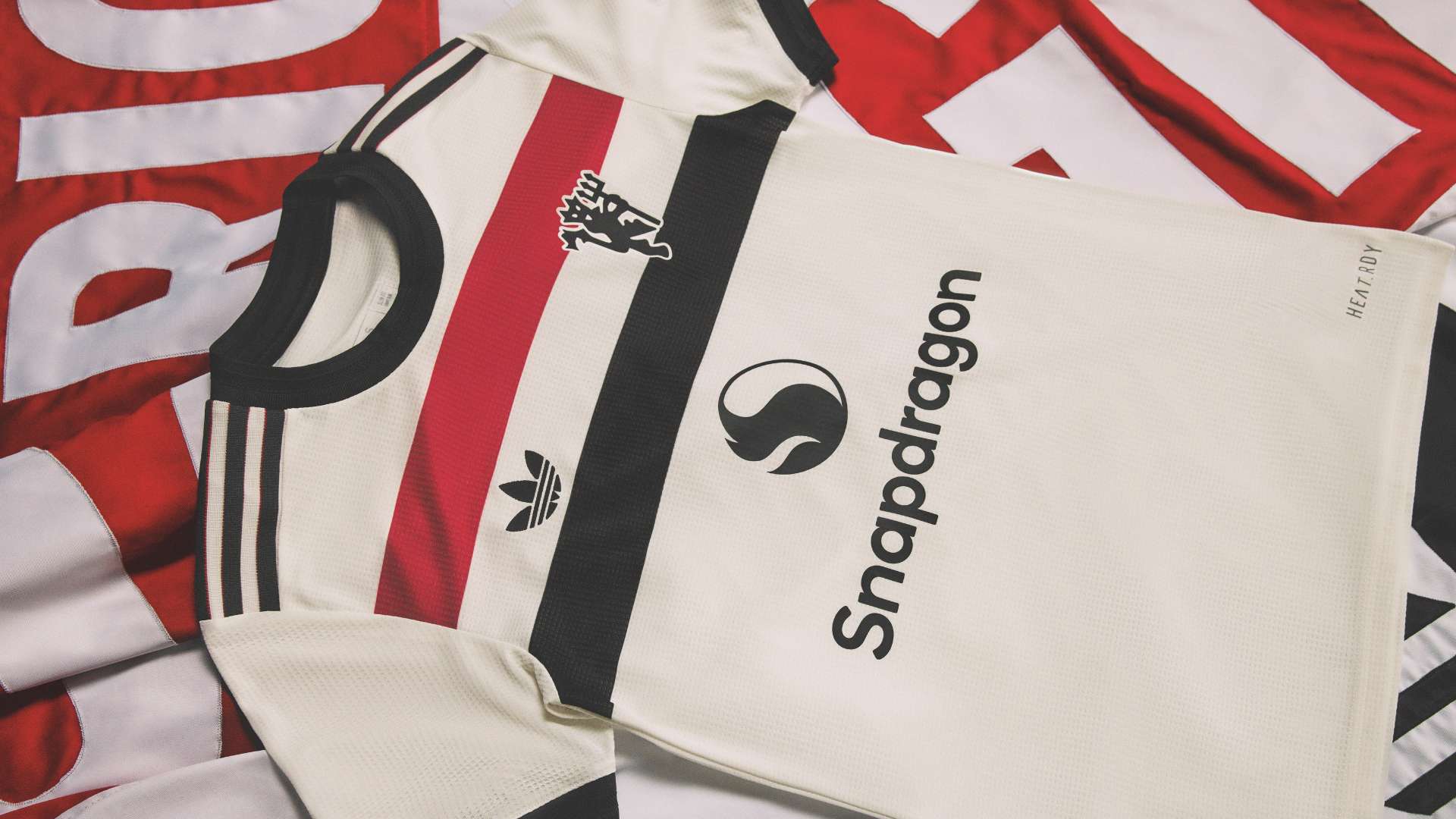 三分鐘內瘋狂得分13次 庫裏獨占鰲頭 利拉德緊隨其後 哈登科比也在榜上拼勁頭.